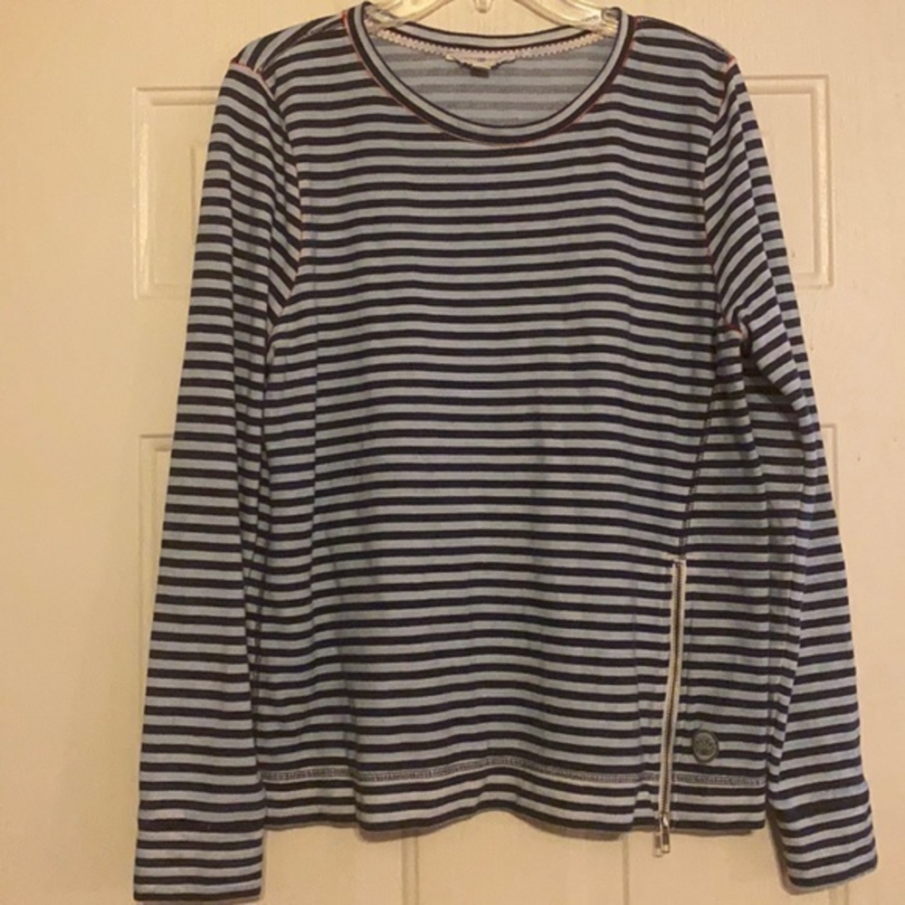 Lucky‎ Lotus top